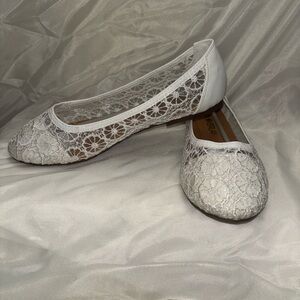 CloverLAY Women's Lace Ballet Flats